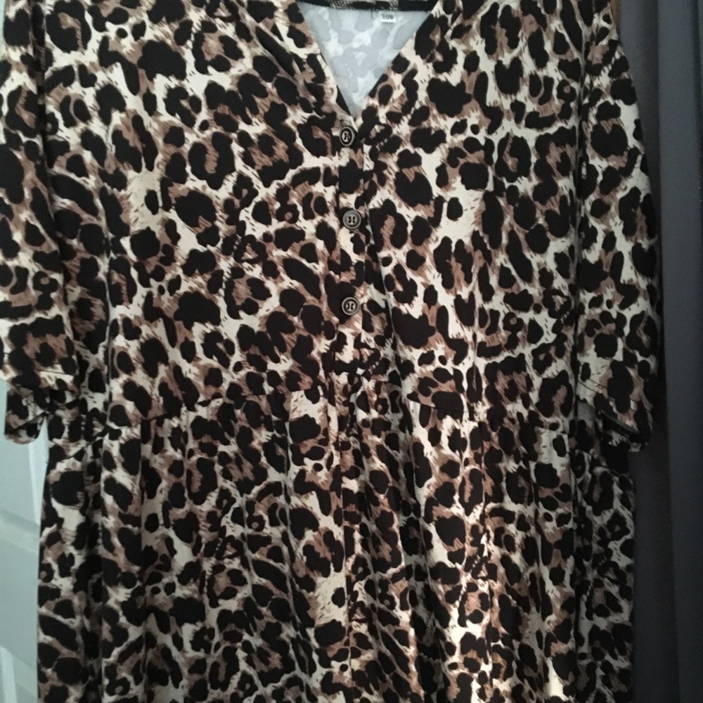 Womens Cheetah print dress shirt size 2 XLG